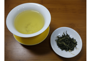 Зеленият чай е наистина мощен имуностимулатор.  Той е богат на определен тип полифеноли, наречени катехини, които се борят с грипните вируси.