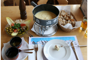 Твърде вероятно е вече да сте чували за фондю, което е едно от емблематичните ястия на алпийската кухня.